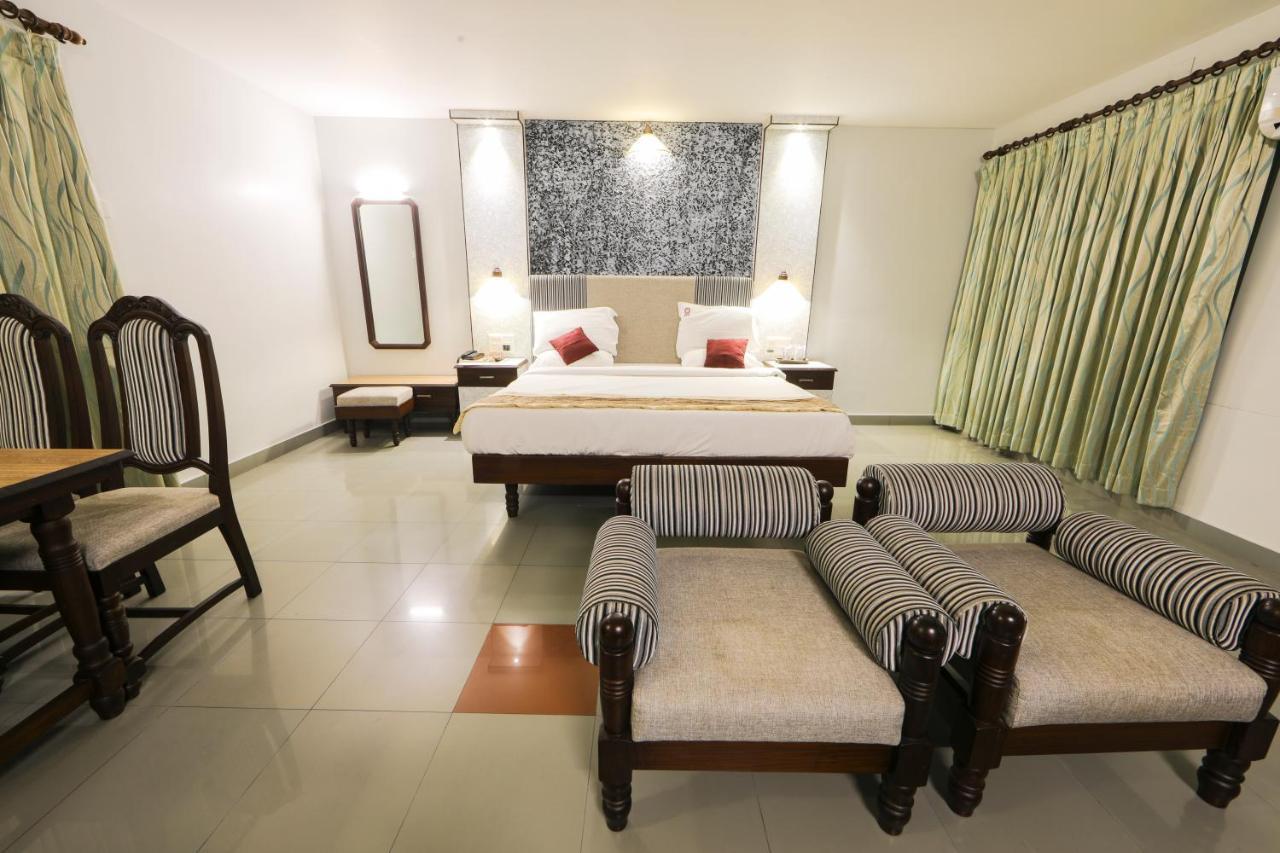 Bharat Hotel Kochi Exterior foto